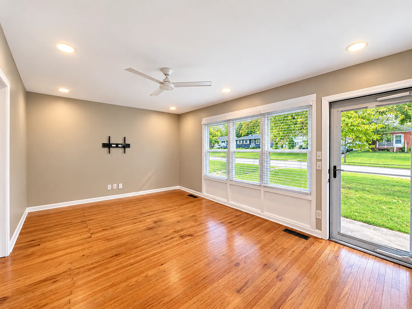 Charming 3-Bedroom Ranch in the Heart of Jeffersontown! — Photo 3
