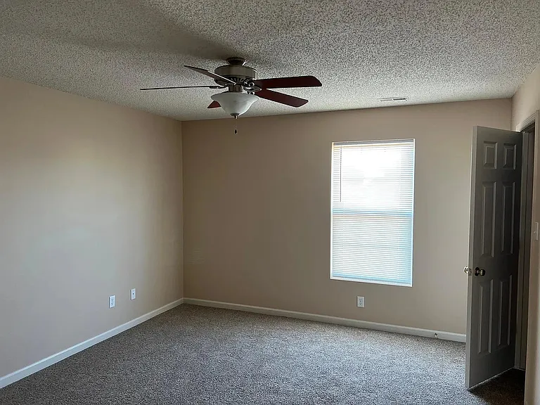 24 Chesterfield Ct — Photo 3