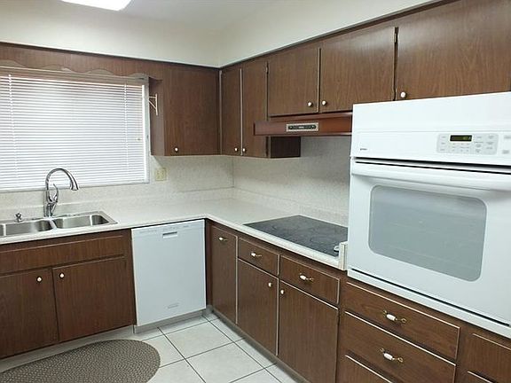 3rd image of 607 Oakmont Ave