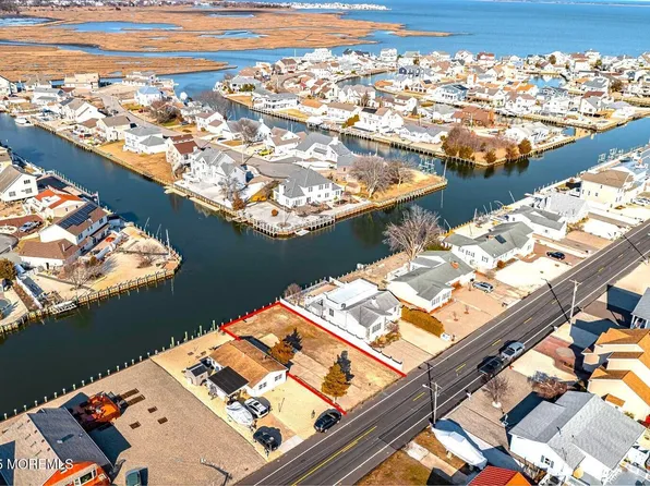 986 Capstan Drive, Forked River, NJ 08731