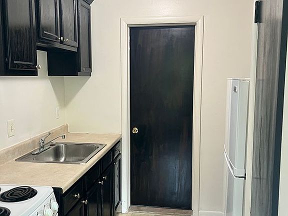 4th image of 1919 Crooks Rd APT 6