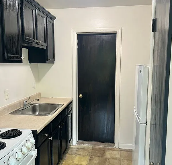 1919 Crooks Rd #6 — Photo 4