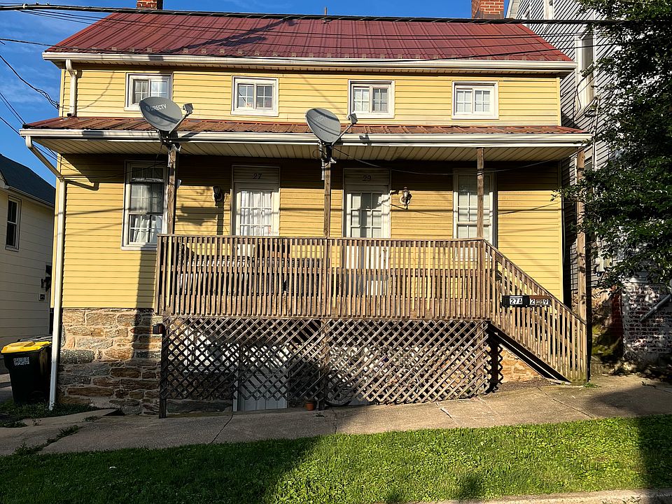 Front/street view. Available unit is on the right.