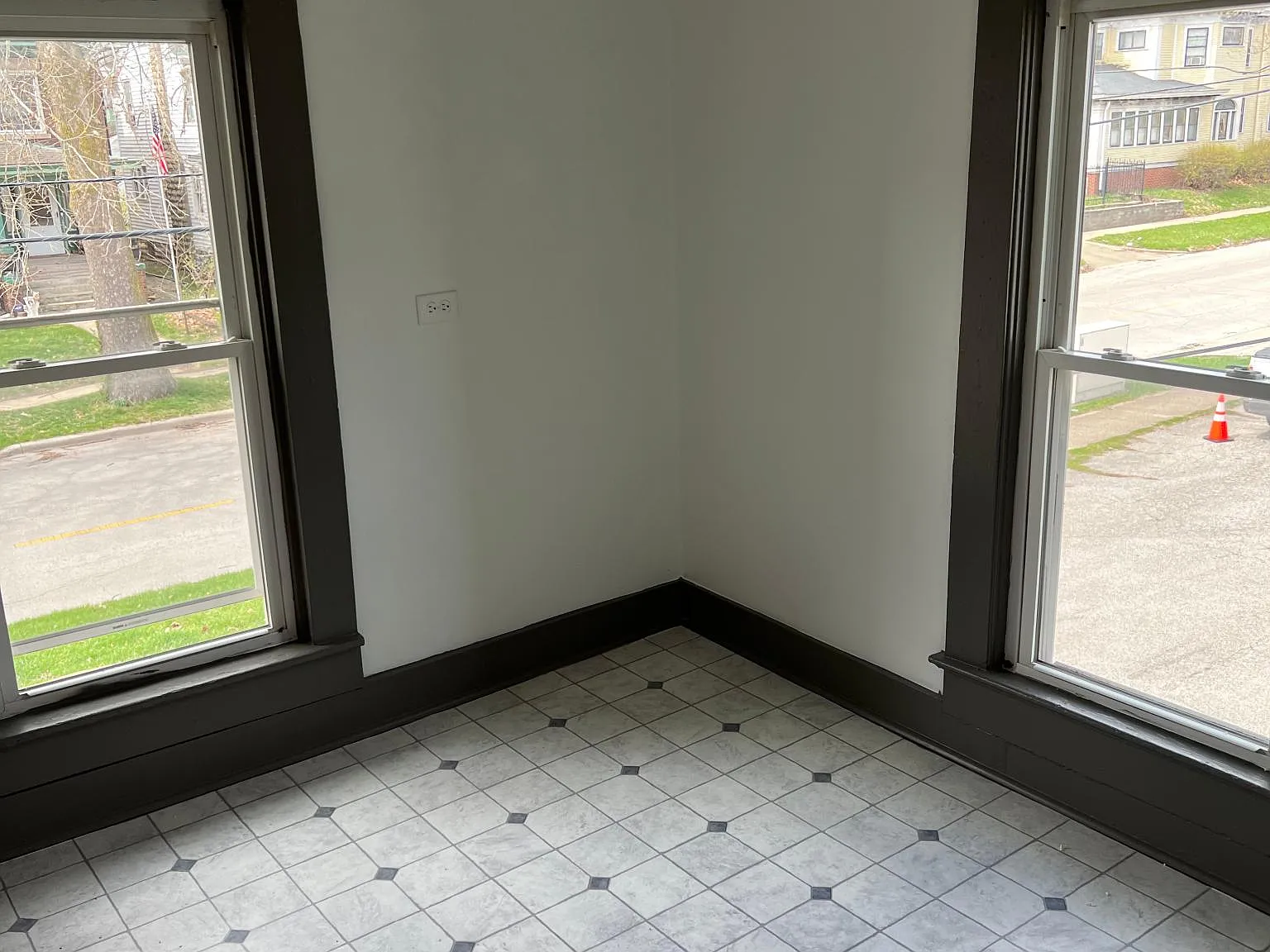 366 W Prairie Ave — Photo 4