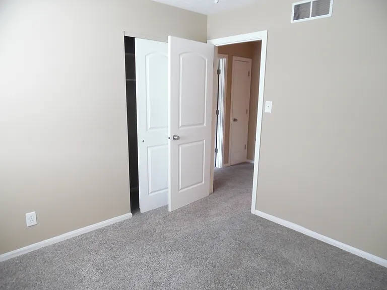 8760 Ashbrook Dr — Photo 16