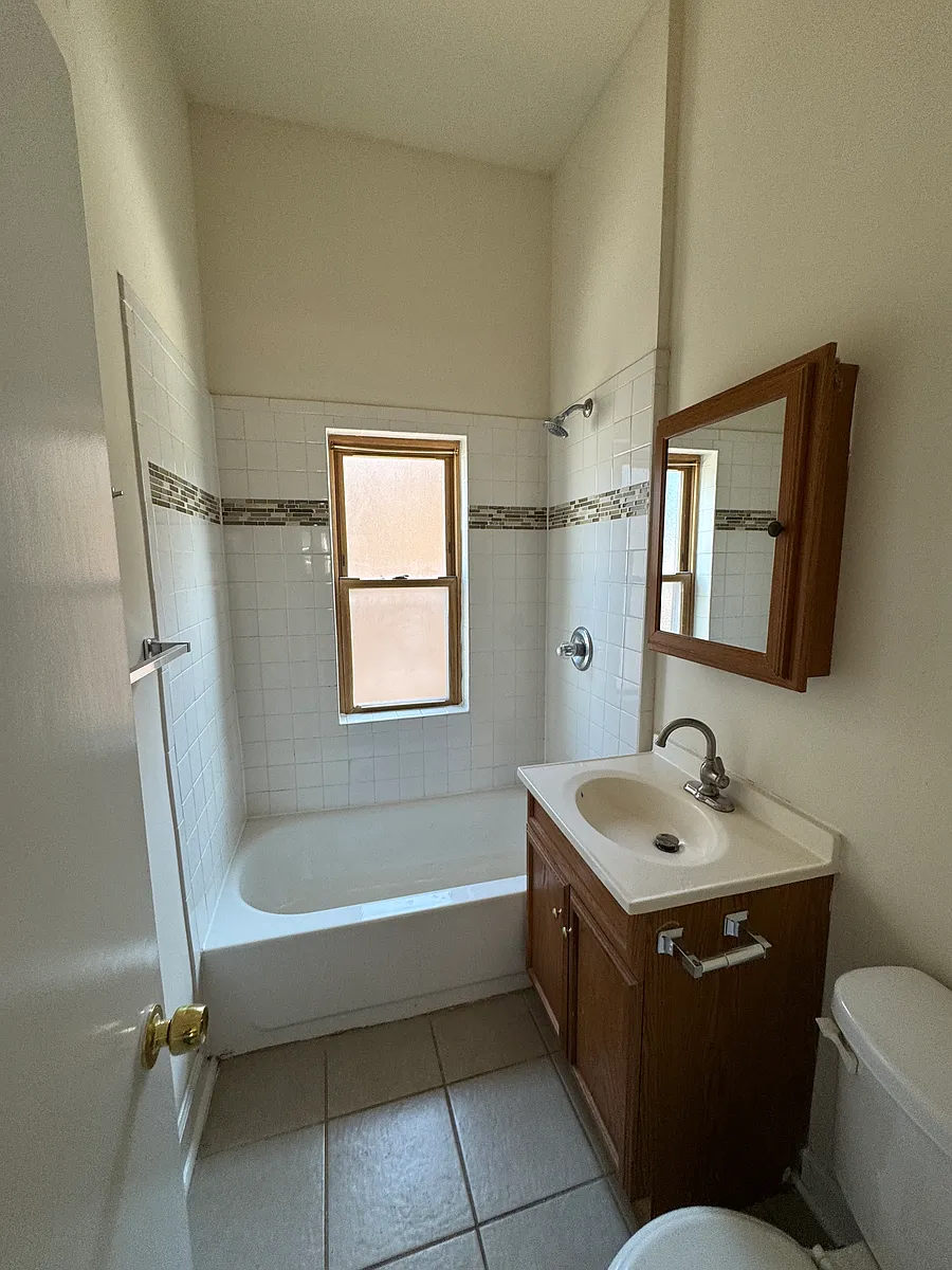 Building Photo - 2185 N Stave St #2
