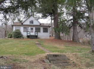 571 Iron Bridge Ln, Harrisburg, PA 17018
