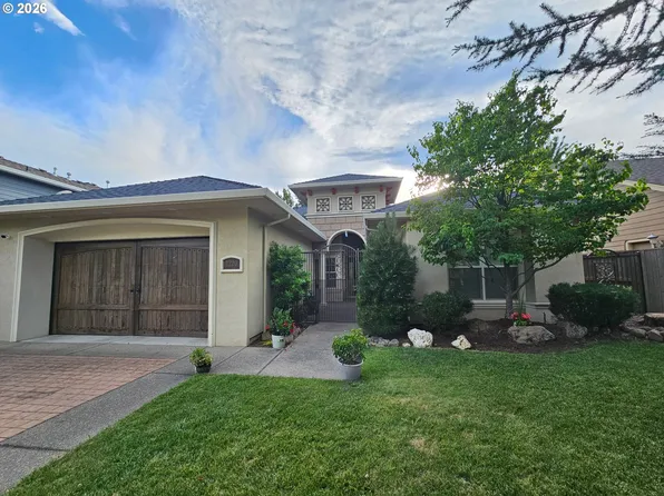 1220 Stonegate Dr, Medford, OR 97504