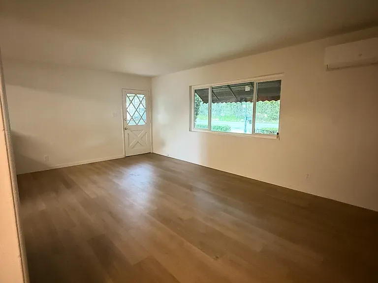 61 Loma Pl — Photo 2