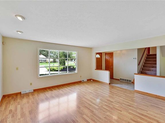5th image of 15646 Creekwood Ln