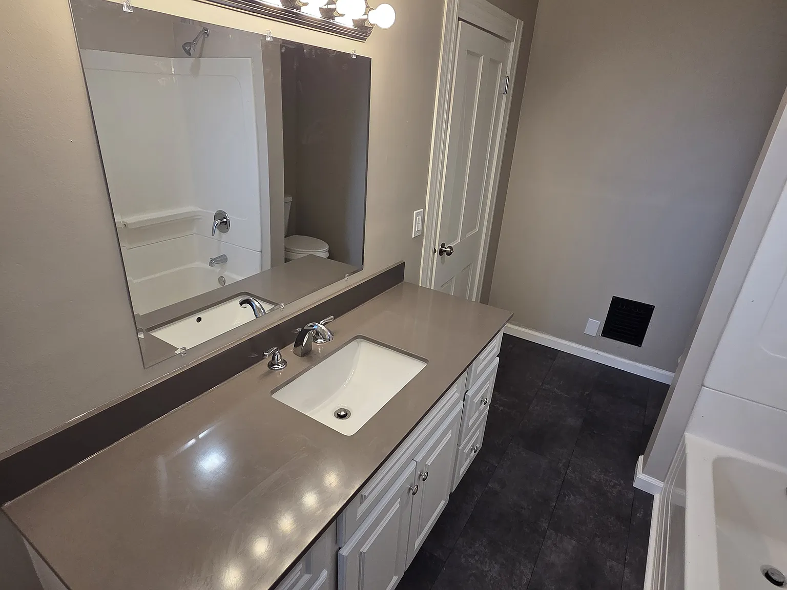 4 bed, 1800 sqft, $1,800 — Photo 3