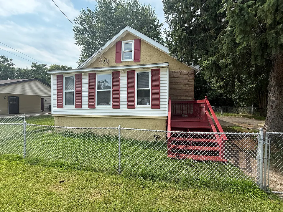2320 W 11th St