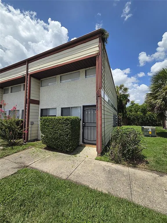 1 bed, 1.5 bath, 762 sqft, $1,375 — Photo 1