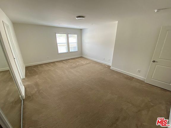 3rd image of 2640 N Beachwood Dr #103
