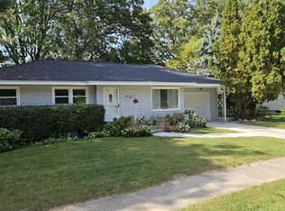 4709 Burgis Ave SE, Kentwood, MI 49508