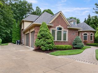 30489 Munger Dr, Livonia, MI 48154