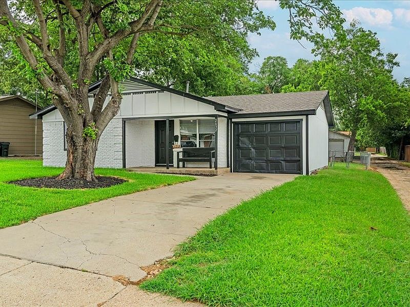 1st image of 2632 Emerald Dr