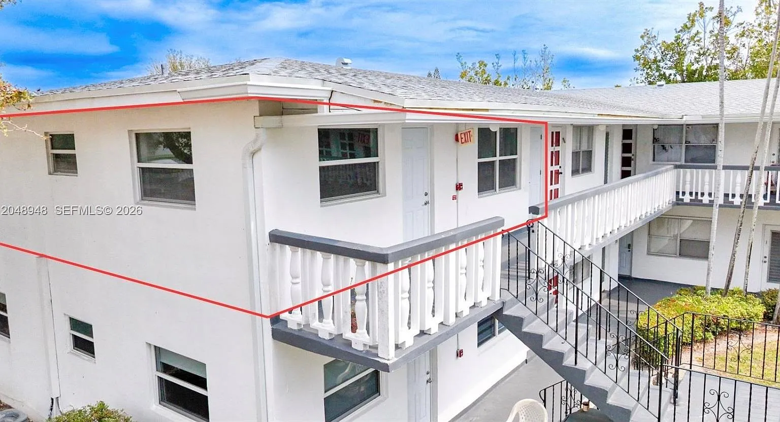 Pell Manor Condominium 3 — Photo 2