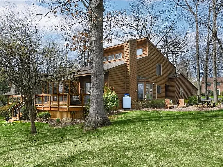 5218 Foxcroft Dr — Photo 2