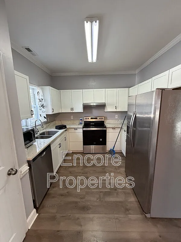 3 bed, 2.5 bath, 1410 sqft, $1,700 — Photo 2