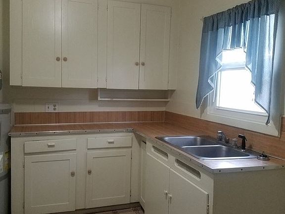3rd image of 3229 Whitney Dr