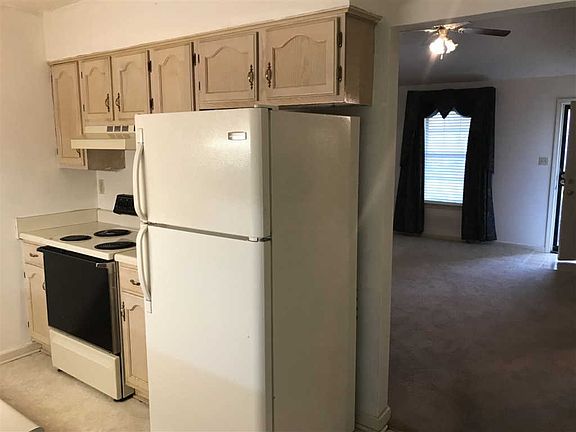 5th image of 795 Pecan Gardens Cir W
