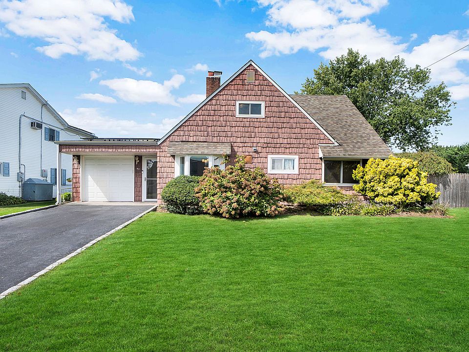 1st image of 6 Cinder Ln