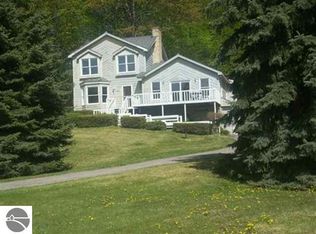 13238 Queen Ann N, Traverse City, MI 49686