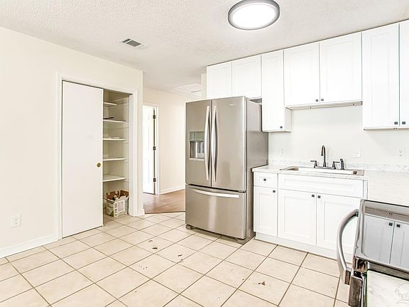 4th image of 7837 Lenora Ct