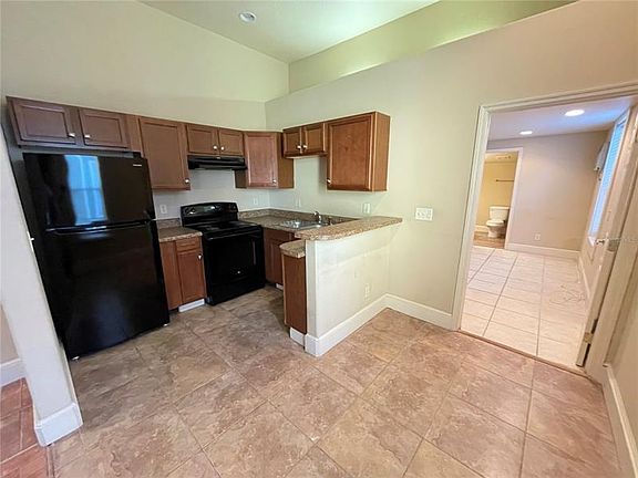 5th image of 739 Dartmoor St N