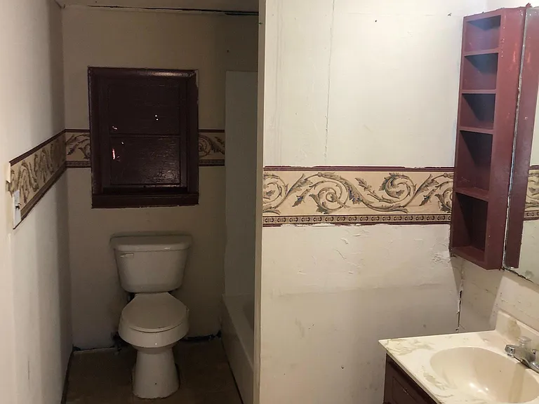 1410 Chester St — Photo 5