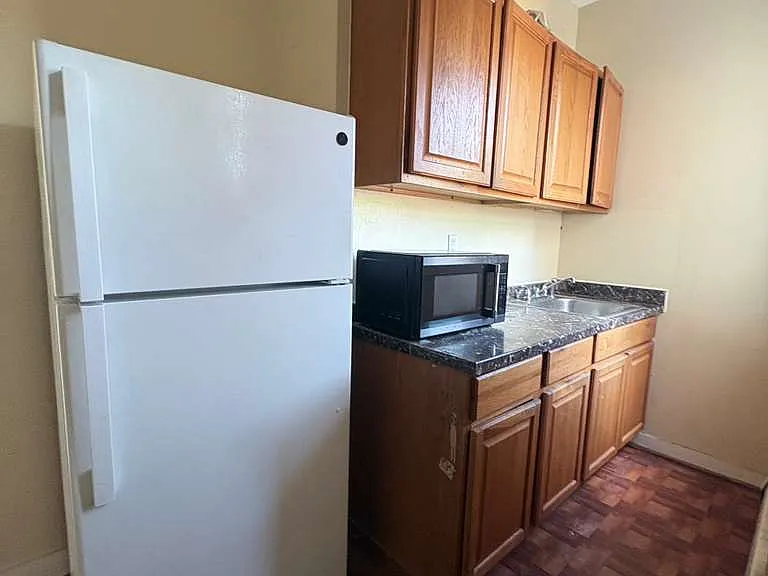 59 Derby Ave #2R — Photo 6