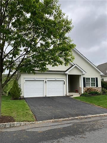 1st image of 136 Glenmoor Cir