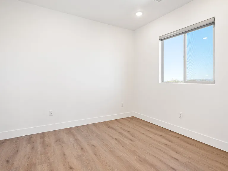 Shadow Ridge Apartments — Photo 25