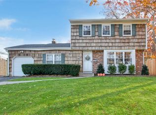 23 Pacific St, North Babylon, NY 11703