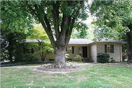 1st image of 910 Plaza Dr