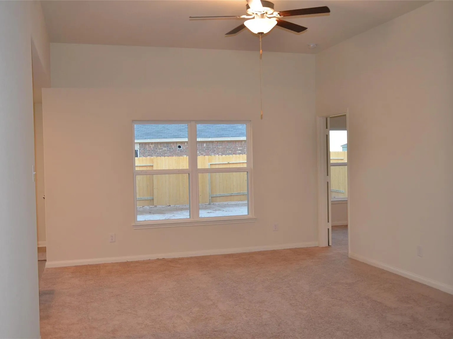 3 bed, 2.0 bath, 1366 sqft, $1,975 — Photo 3