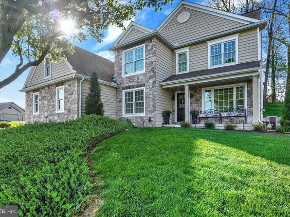 680 Cherry Blossom Ct, York, PA 17402