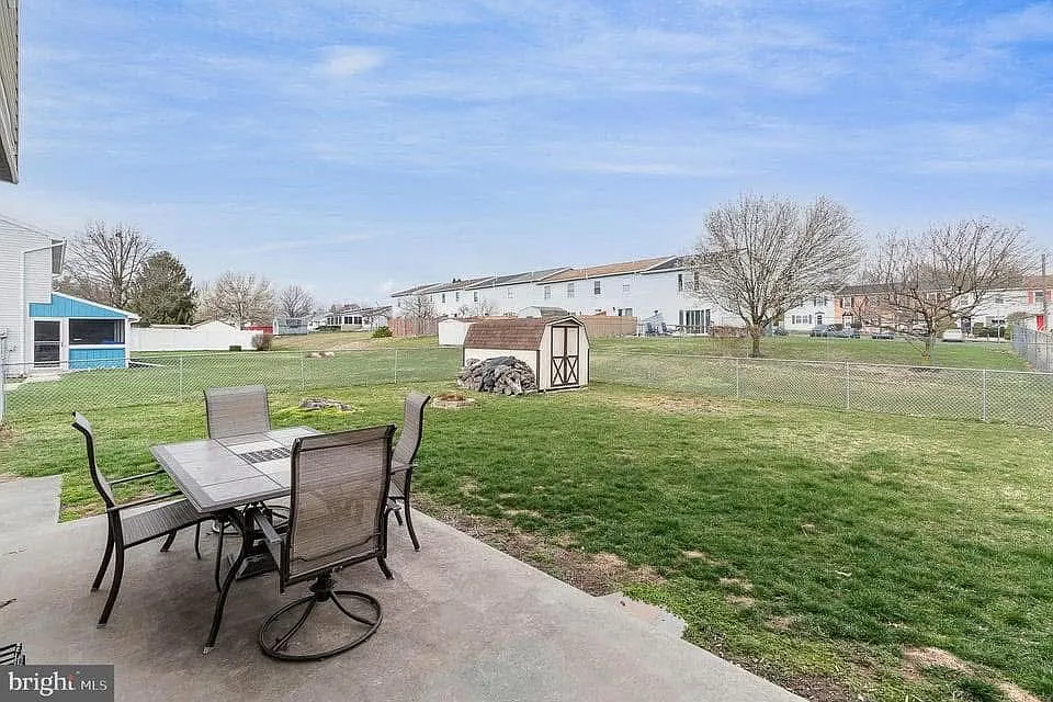 3 bed, 1296 sqft, $1,800 — Photo 3