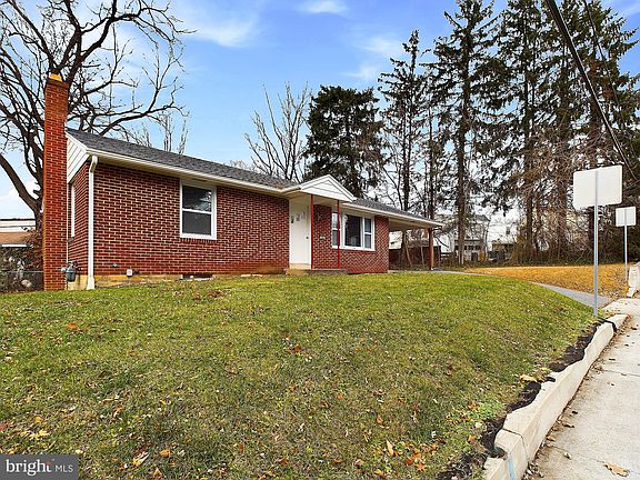 2nd image of 900 N Parkway Dr