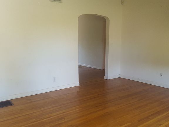 3rd image of 643 37th Ave NE
