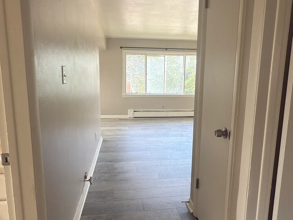 224 Clark St #4