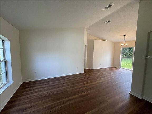 3rd image of 14 Reinhardt Ln