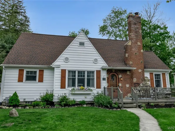 105 Park Pl, East Aurora, NY 14052
