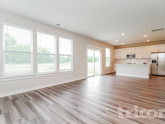 2nd image of 1748 Lannister Ave