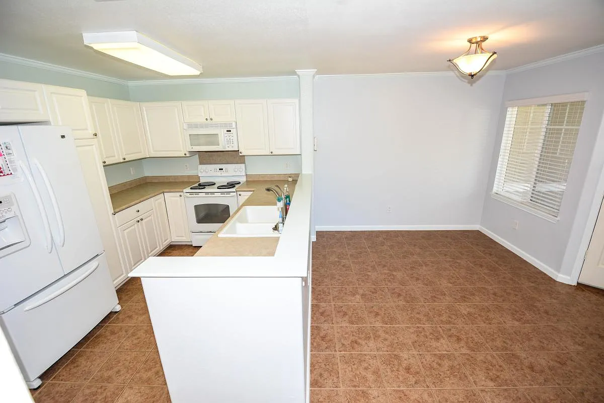 3 bed, 2.5 bath, 1183 sqft, $3,700 — Photo 3