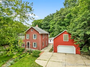 825 Lake Ave, Grand Haven, MI 49417