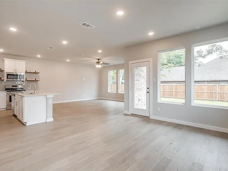 4525 Hogans Alley Dr — Photo 11