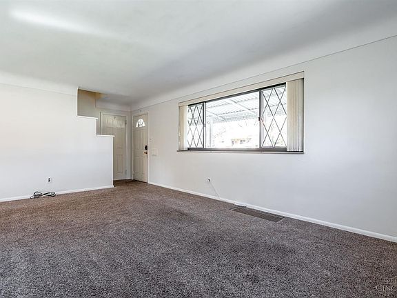4th image of 5579 Antoninus Dr