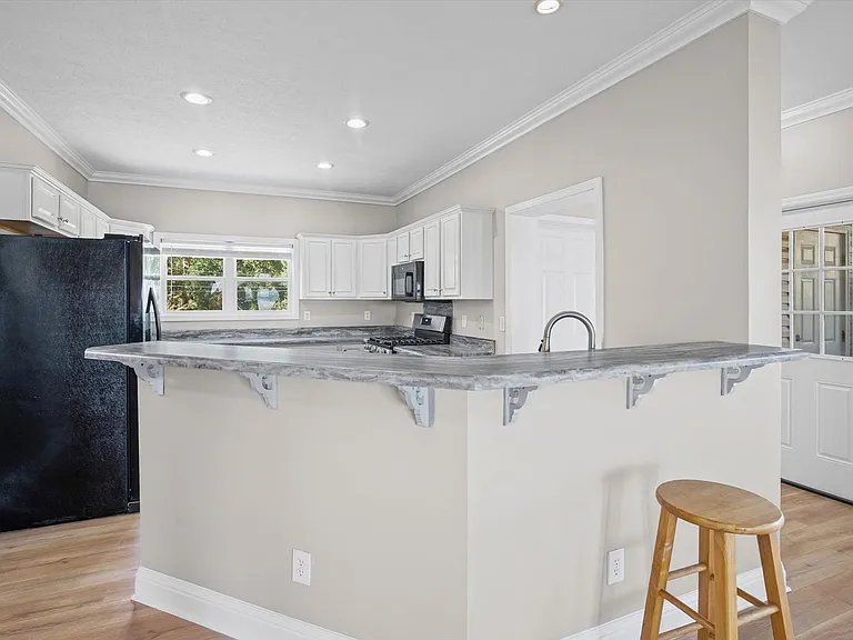 3917 Bay Front Rd — Photo 6